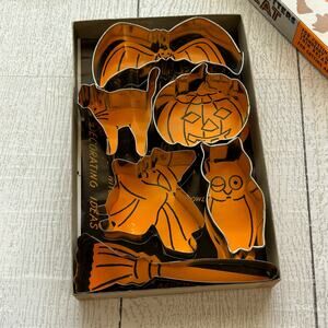 Vintage Trick or Treat Cooky Cookie Cutters Set of 6 w/ Box